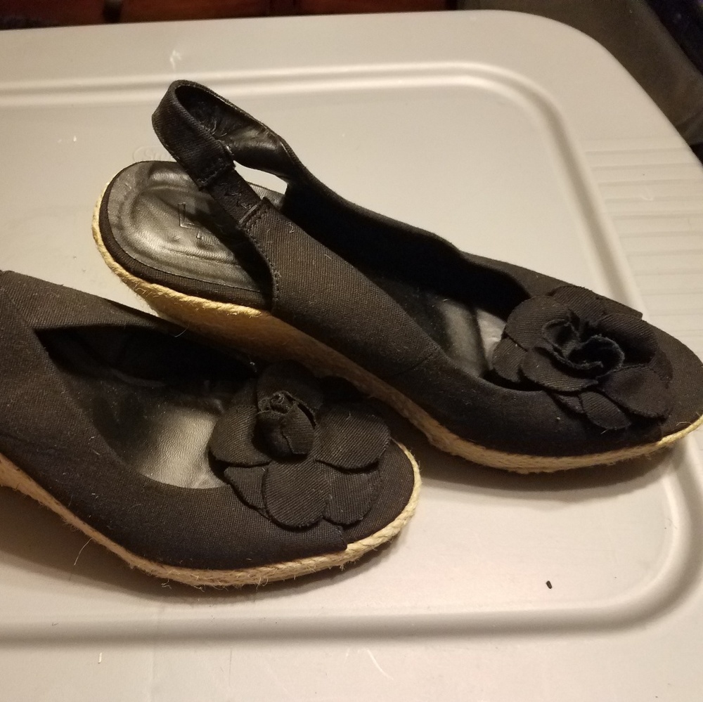 Shoes - Picture 3 of 4